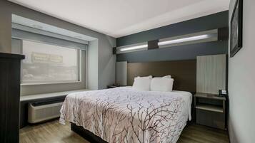 Desk, laptop workspace, iron/ironing board, free WiFi