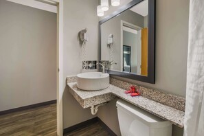 Amenidades de baño gratuitas, secadora de cabello, toallas, jabón 