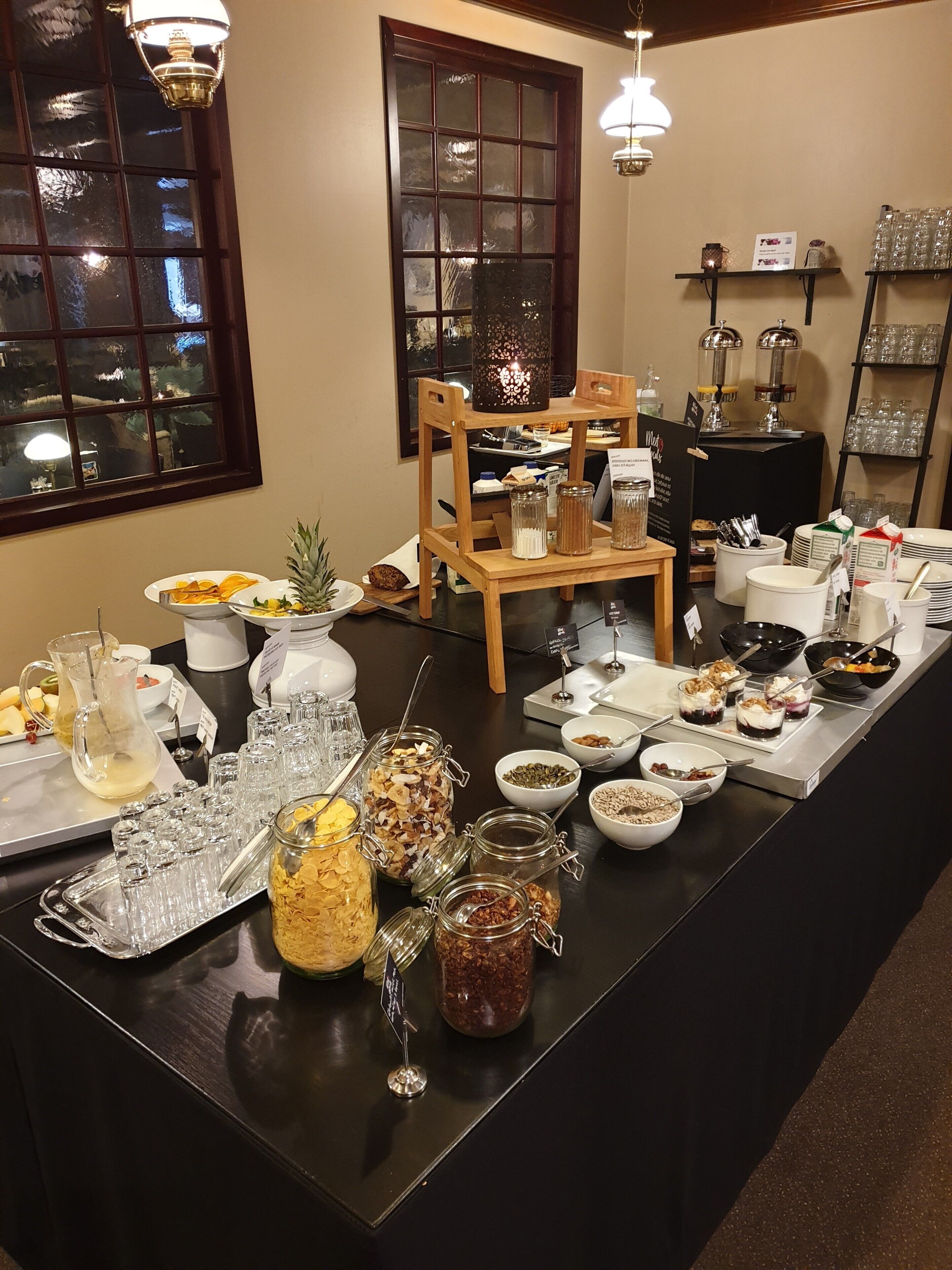 含每日吃到飽早餐