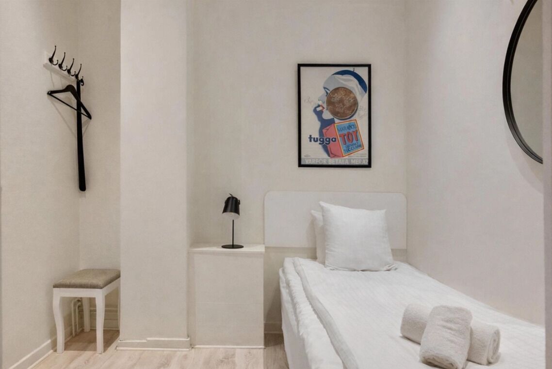 Economy-rum - 1 enkelsäng - icke-rökare - inga fönster | Individuell inredning, unika möbler och mörkläggningsgardiner