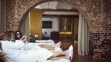 Sauna, hot tub, hot springs/mineral springs, body treatments