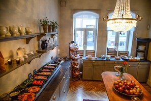 Free daily buffet breakfast 