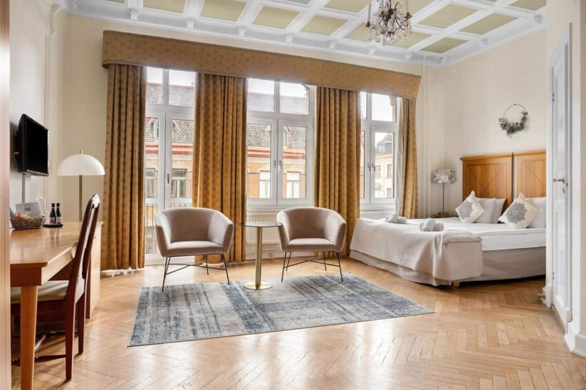 Deluxe-rum - 2 enkelsängar - icke-rökare | Individuell inredning, unika möbler och mörkläggningsgardiner