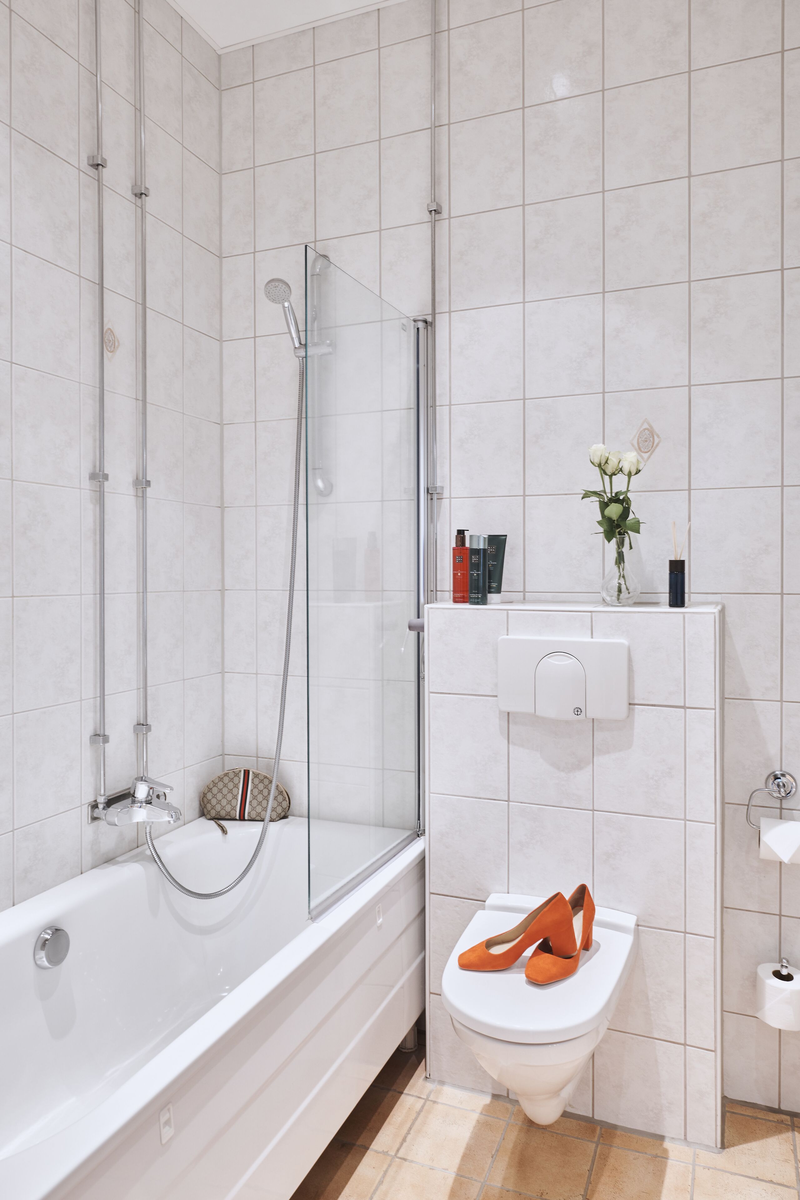 hair dryer, towels, toilet paper