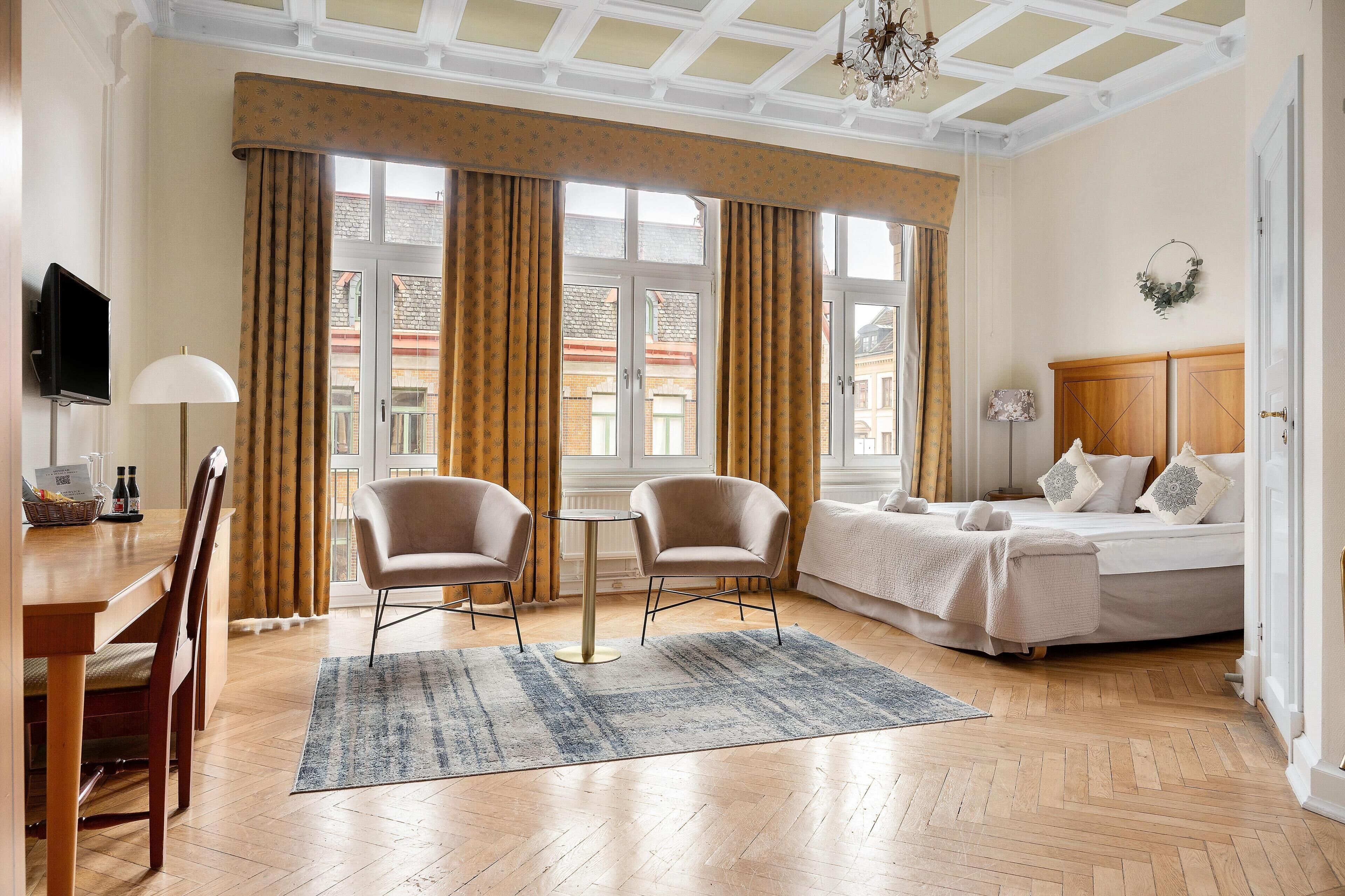 Deluxe Room, 2 Twin Beds, Non Smoking | Individually decorated, individually furnished, blackout drapes