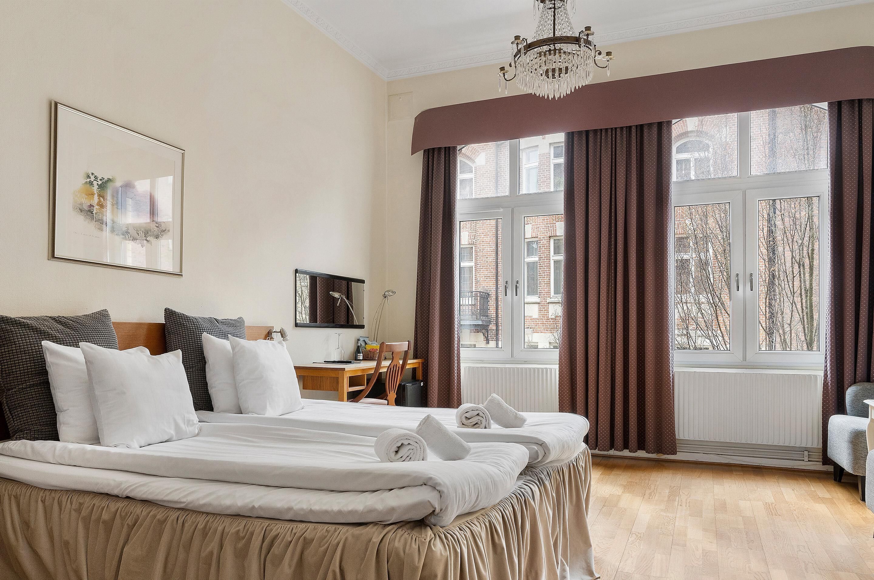 Standard Room, 1 Queen Bed, Non Smoking | Individually decorated, individually furnished, blackout drapes