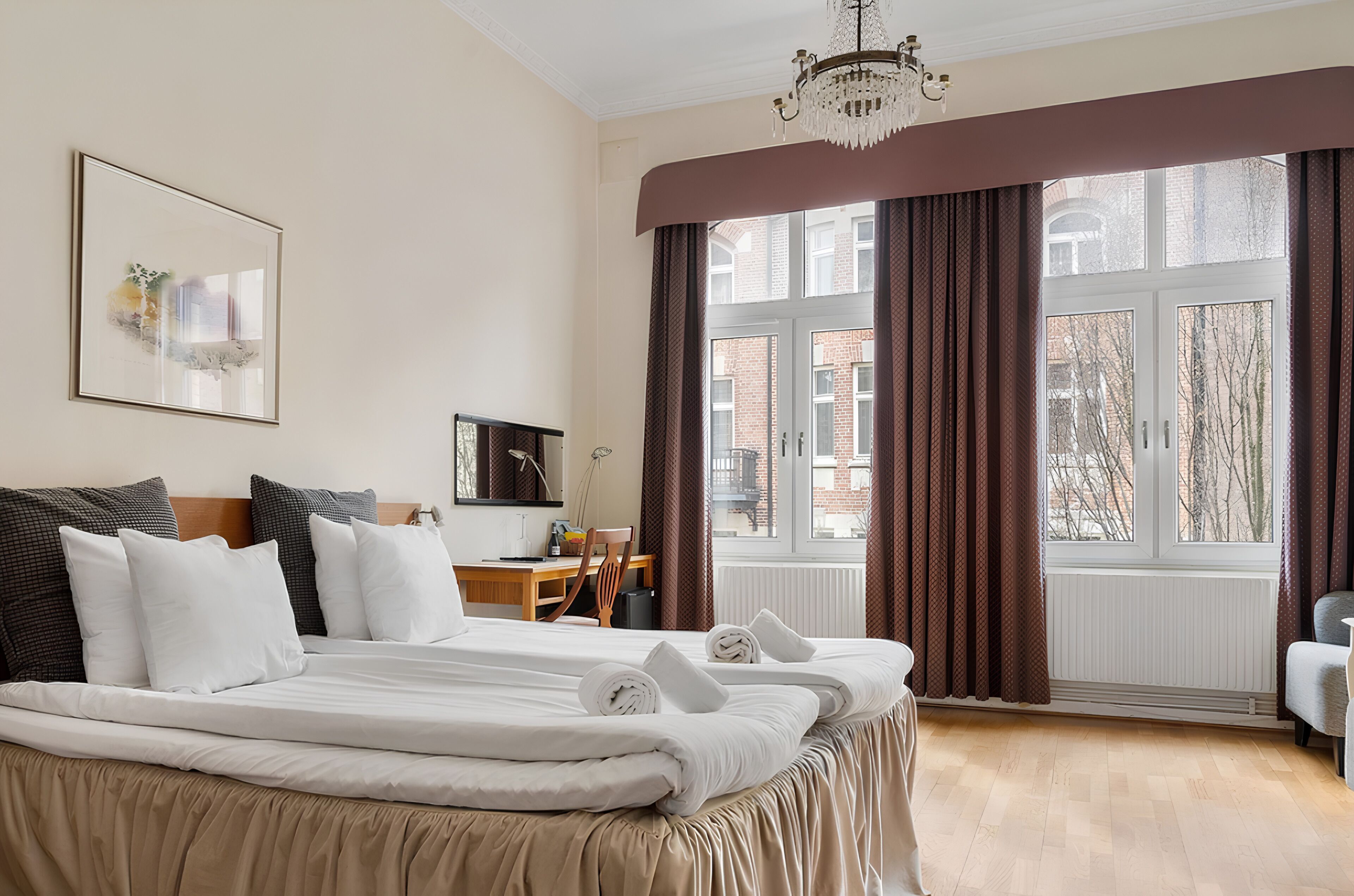 Standardrum - 1 queensize-säng - icke-rökare | Individuell inredning, unika möbler och mörkläggningsgardiner