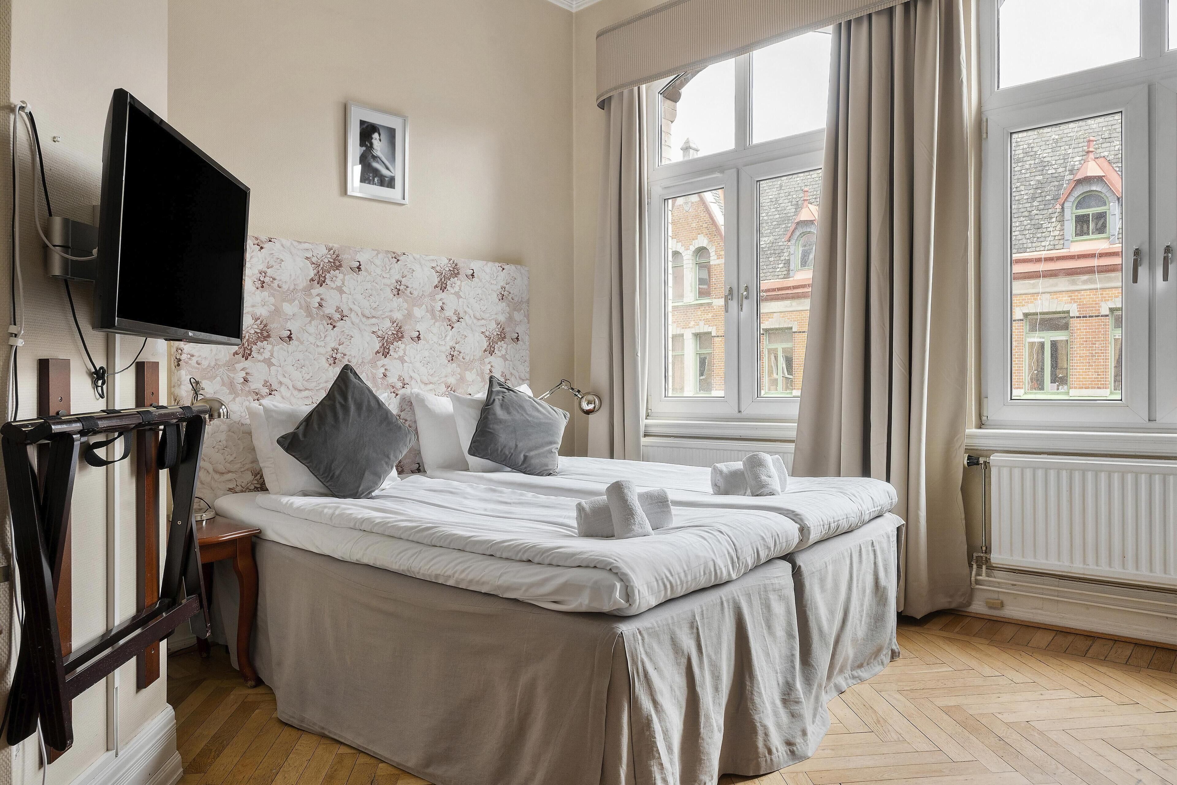 标准房, 1 张特大床, 无烟房 | 特色装修、特色家居、遮光窗帘、熨斗/熨板