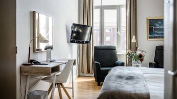 Dubbelrum | Unika möbler, skrivbord, mörklÀggningsgardiner och gratis wi-fi