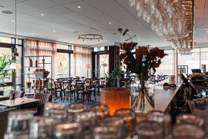 Frokost, lunsj og middag serveres