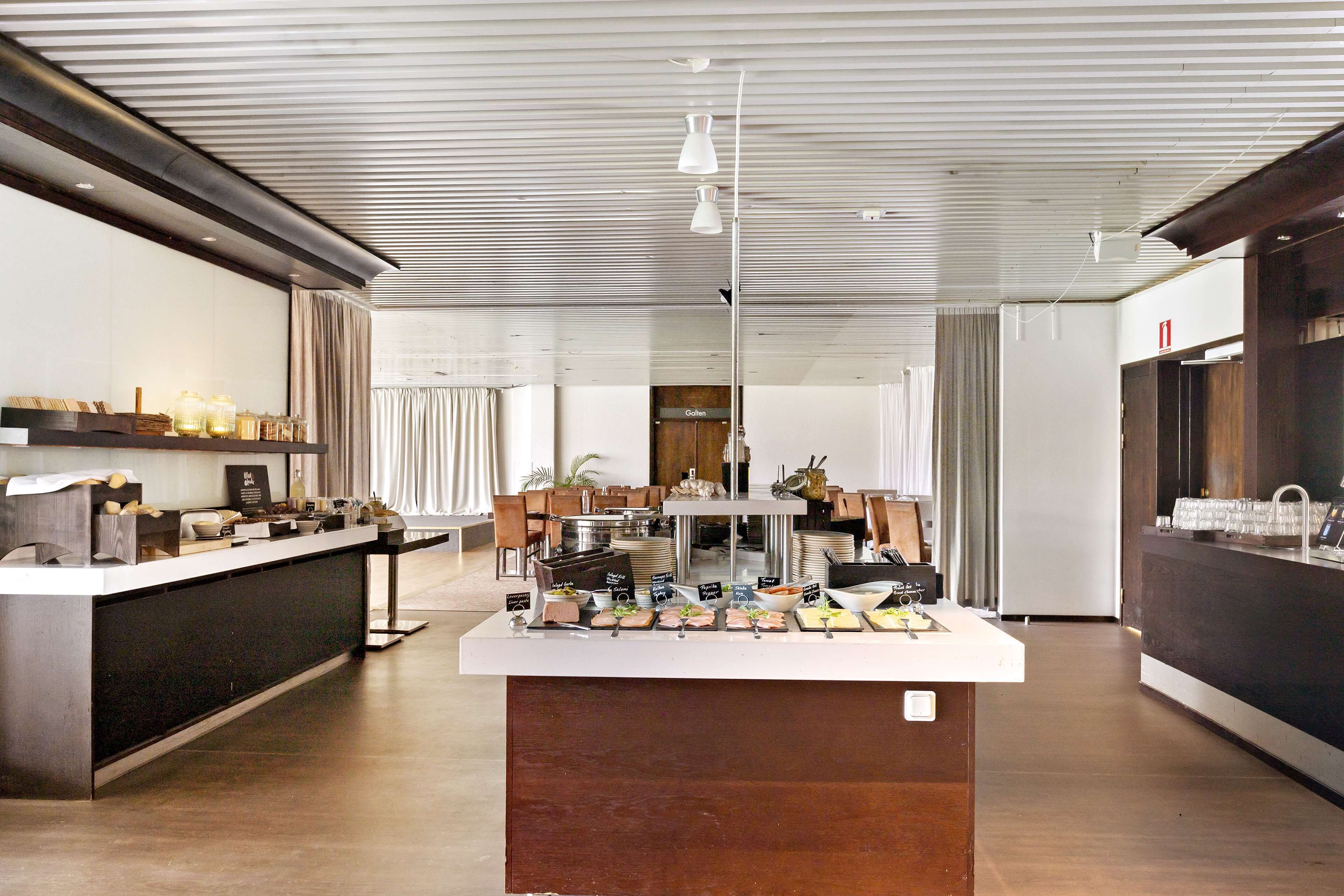 Petit déjeuner complet compris