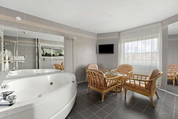 Suite, Multiple Beds, Non Smoking, Jetted Tub | Bathroom | Hair dryer, towels, soap, shampoo