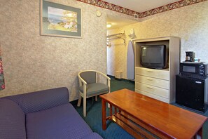 Desk, iron/ironing board, free WiFi, bed sheets