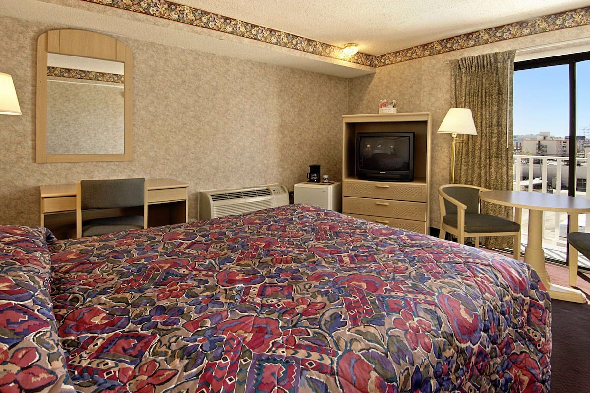 Desk, iron/ironing board, free WiFi, bed sheets