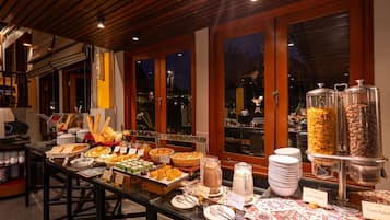 Dagelijks ontbijtbuffet (USD 20 per persoon)