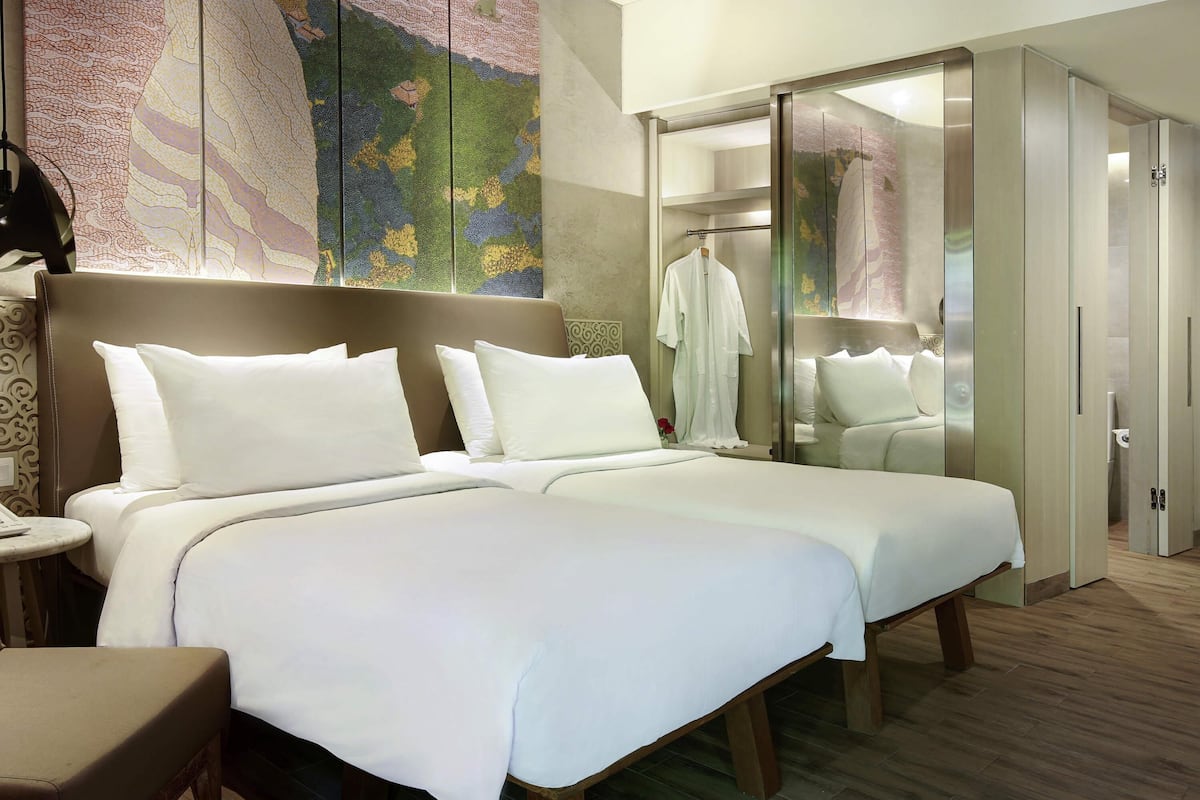 1 bedroom, in-room safe, blackout curtains, soundproofing