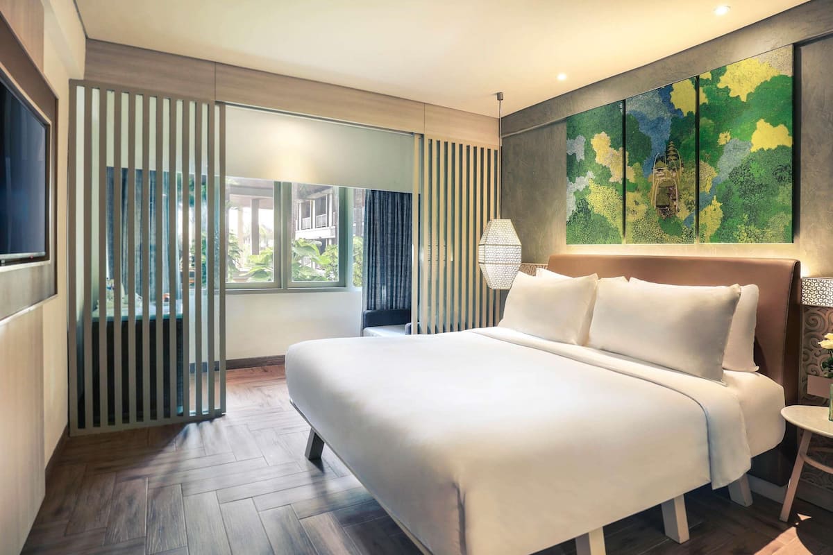 Deluxe Room, 1 Double Bed | 1 bedroom, in-room safe, blackout drapes, soundproofing