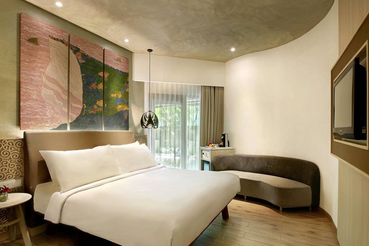 In-room safe, blackout curtains, soundproofing, iron/ironing board