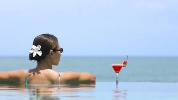 2 bars/lounges, poolside bar