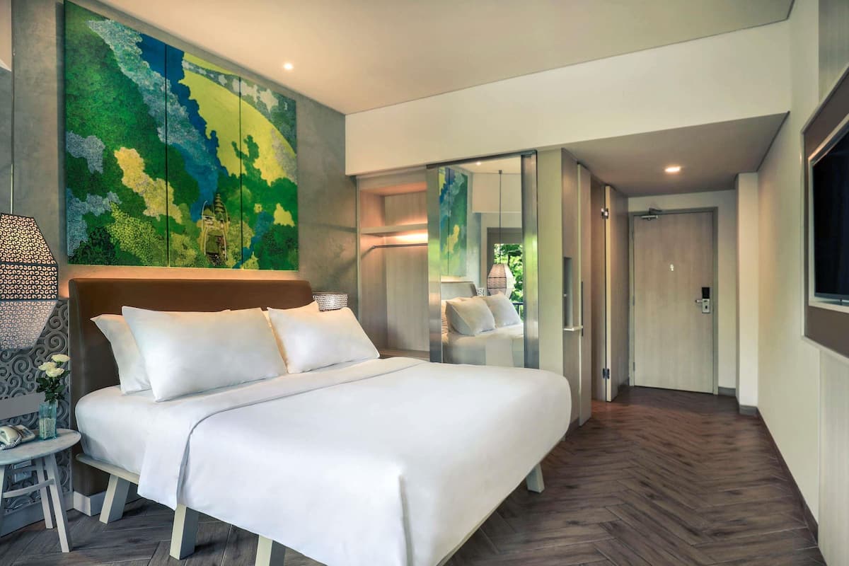 1 bedroom, in-room safe, blackout curtains, soundproofing