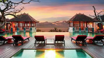 Outdoor pool, pool loungers