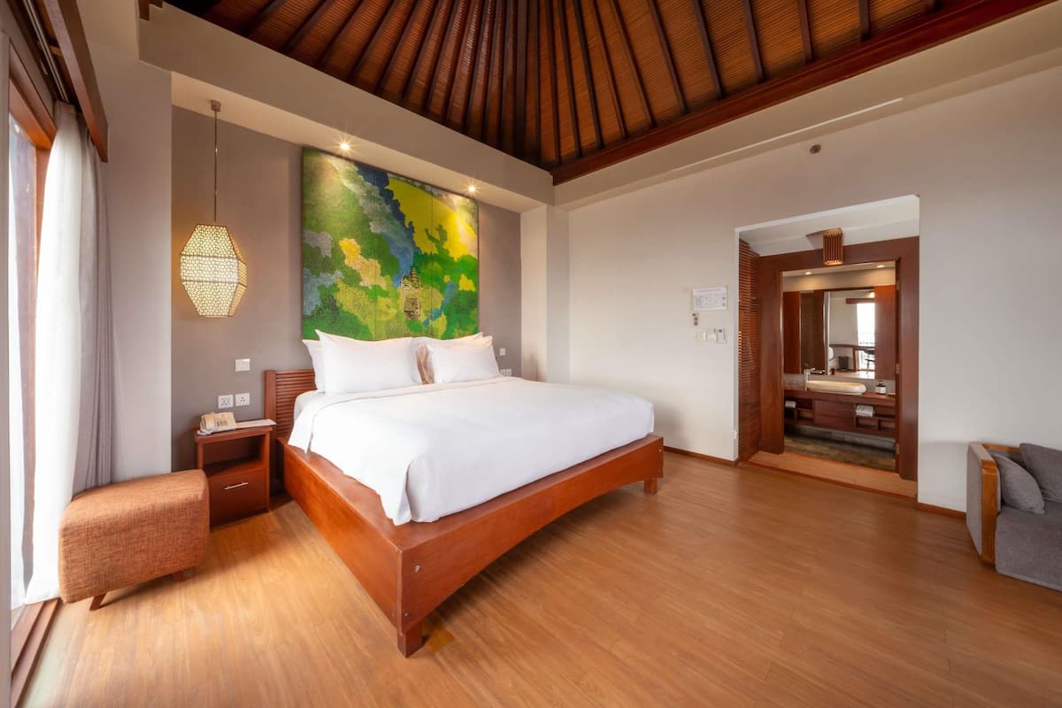 Junior Suite, 1 King Bed with Sofa bed, Ocean View | In-room safe, blackout drapes, soundproofing, iron/ironing board