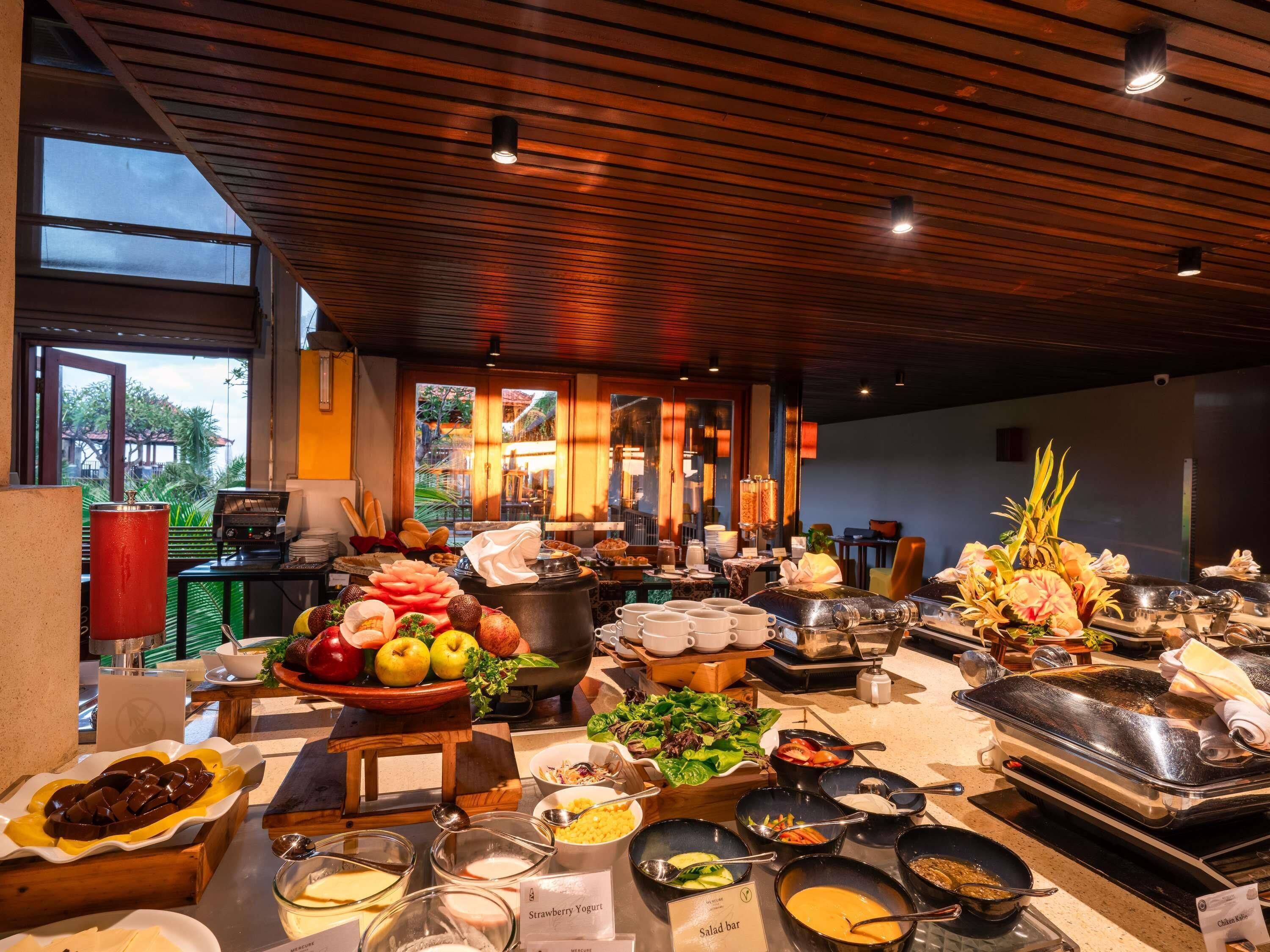 Daily buffet breakfast for a fee