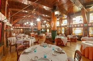 3 restaurants, lunch, dinner served; Regional cuisine 