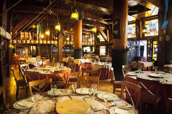 3 Restaurants, Mittagessen, Abendessen, regionale Küche