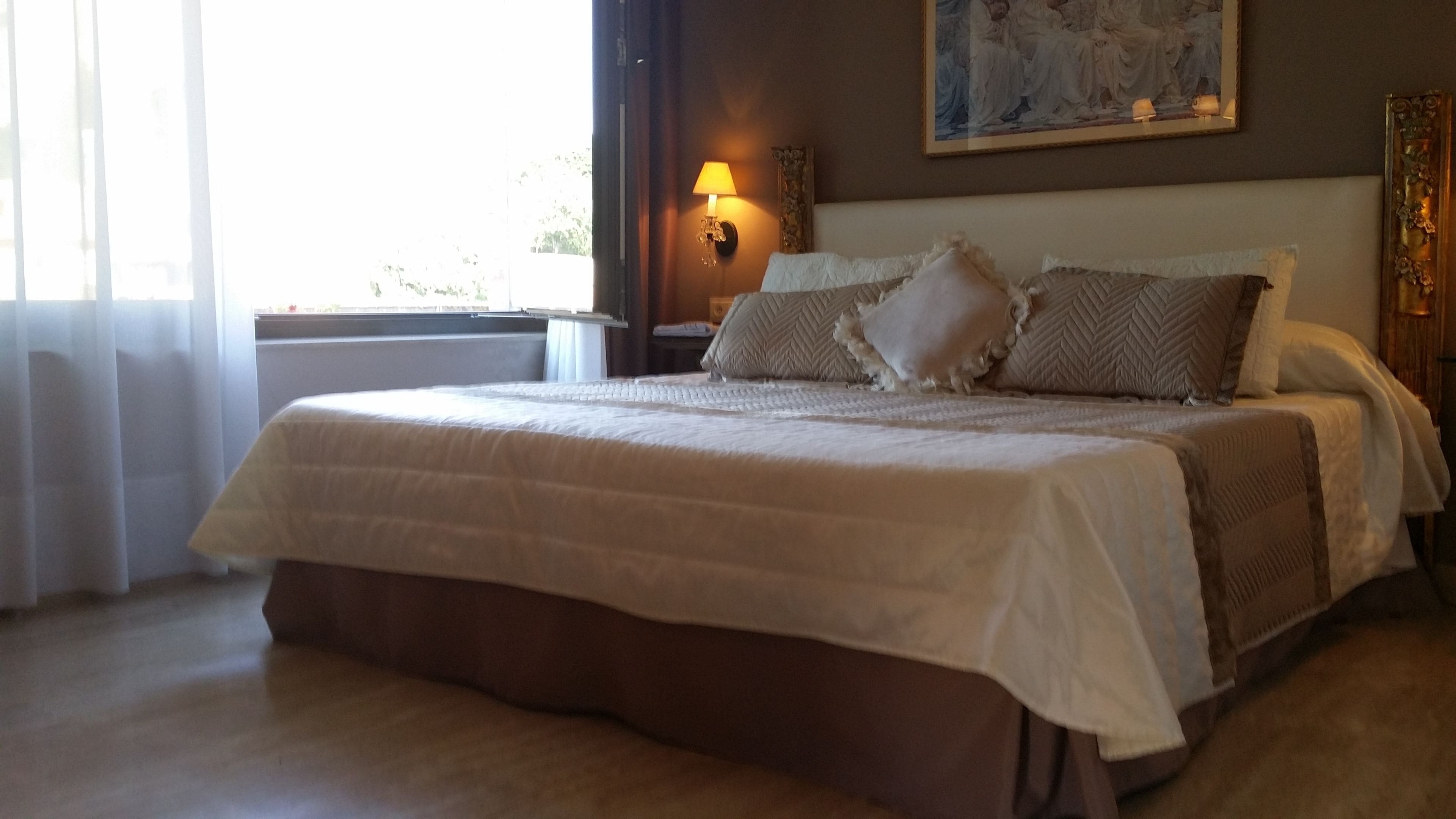 double or twin room | 1 bedroom, minibar, in-room safe, desk