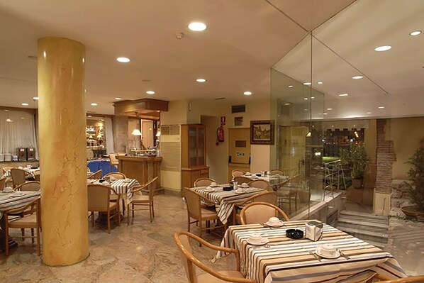 Daily buffet breakfast (EUR 12 per person)