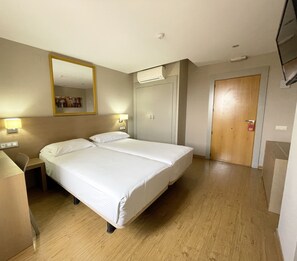 Double Room | In-room safe, desk, soundproofing, free WiFi