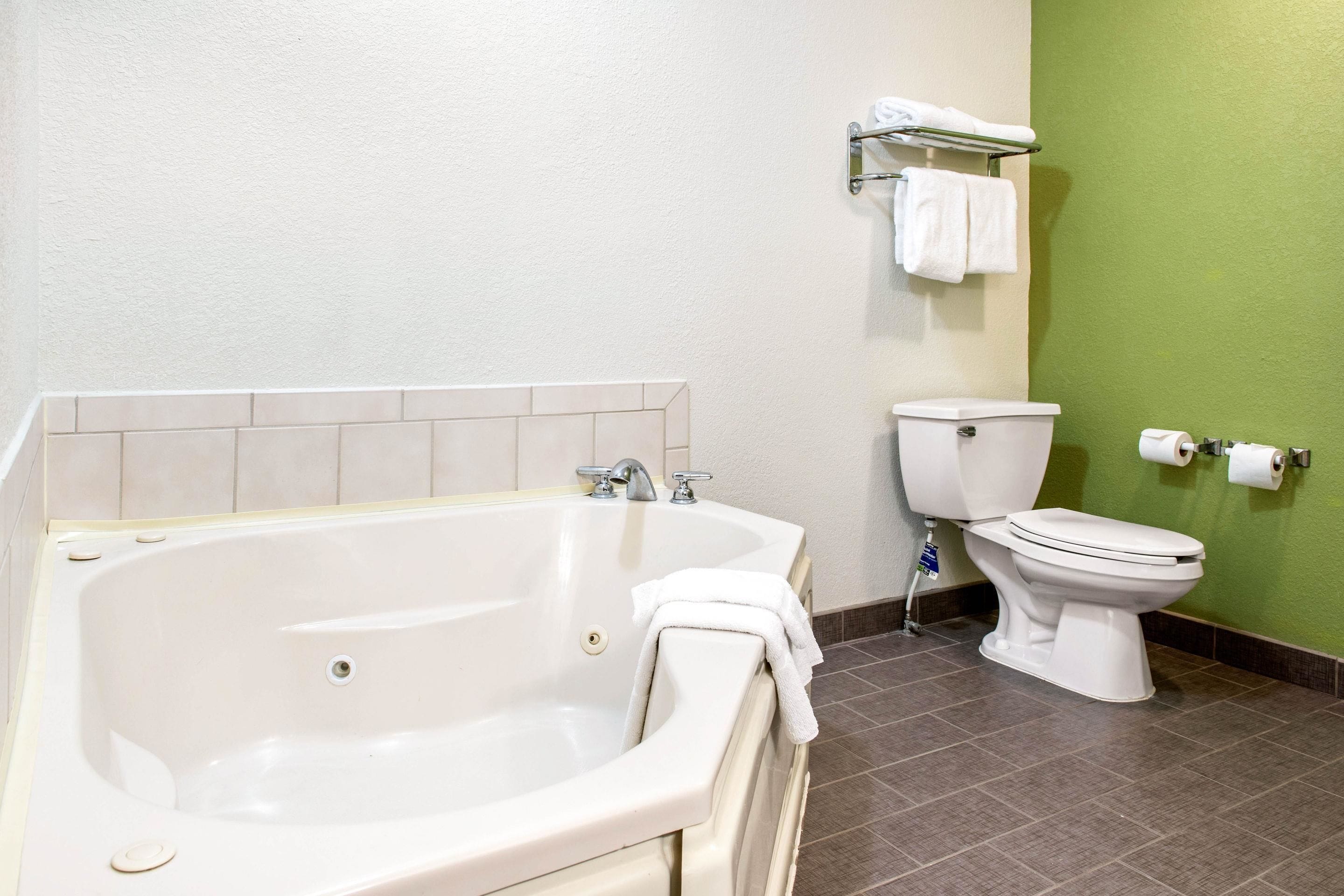 standard room, 1 king bed | desk, iron/ironing board, free wifi, bed sheets