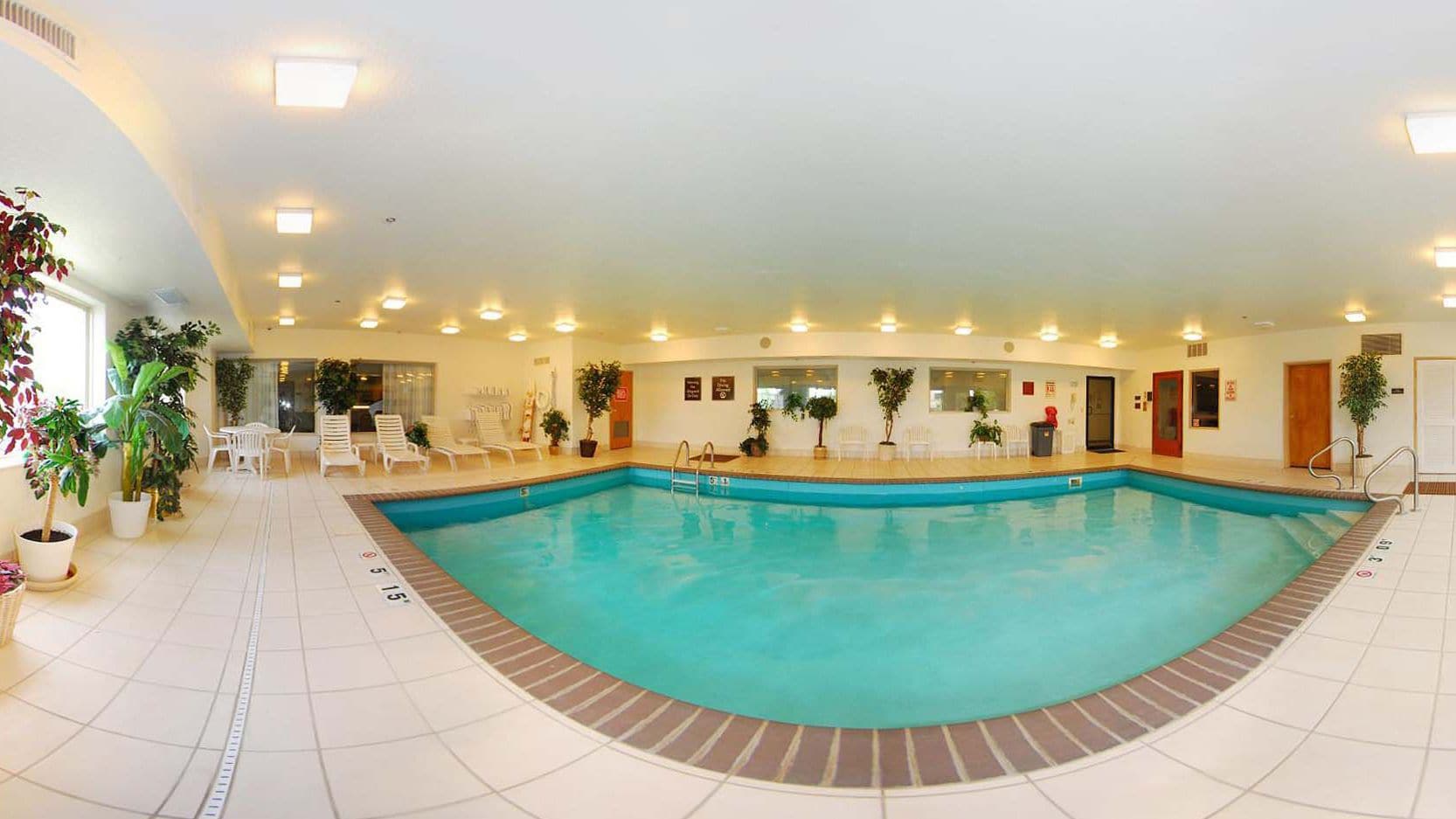 indoor pool, pool loungers