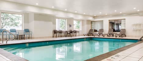 Indoor pool, sun loungers