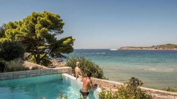 1 bedroom, premium bedding, minibar, in-room safe