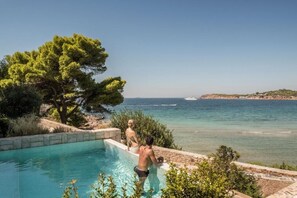 1 bedroom, premium bedding, minibar, in-room safe