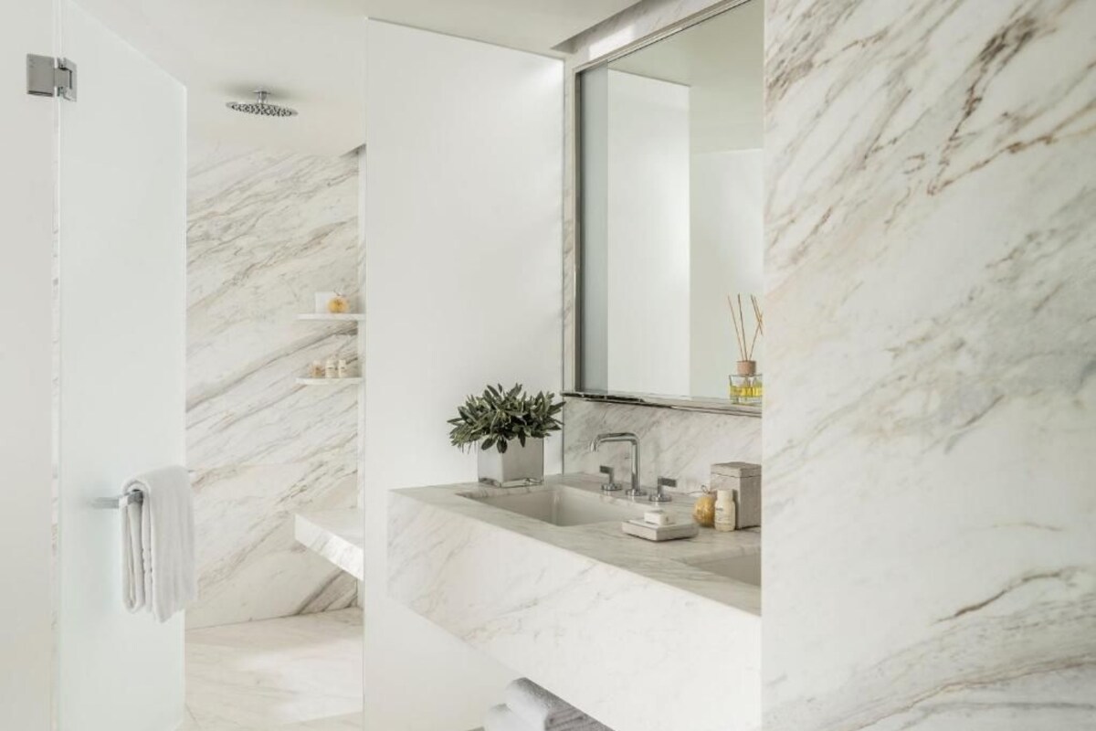 Bathroom | Combined shower/tub, deep soaking tub, designer toiletries, hair dryer