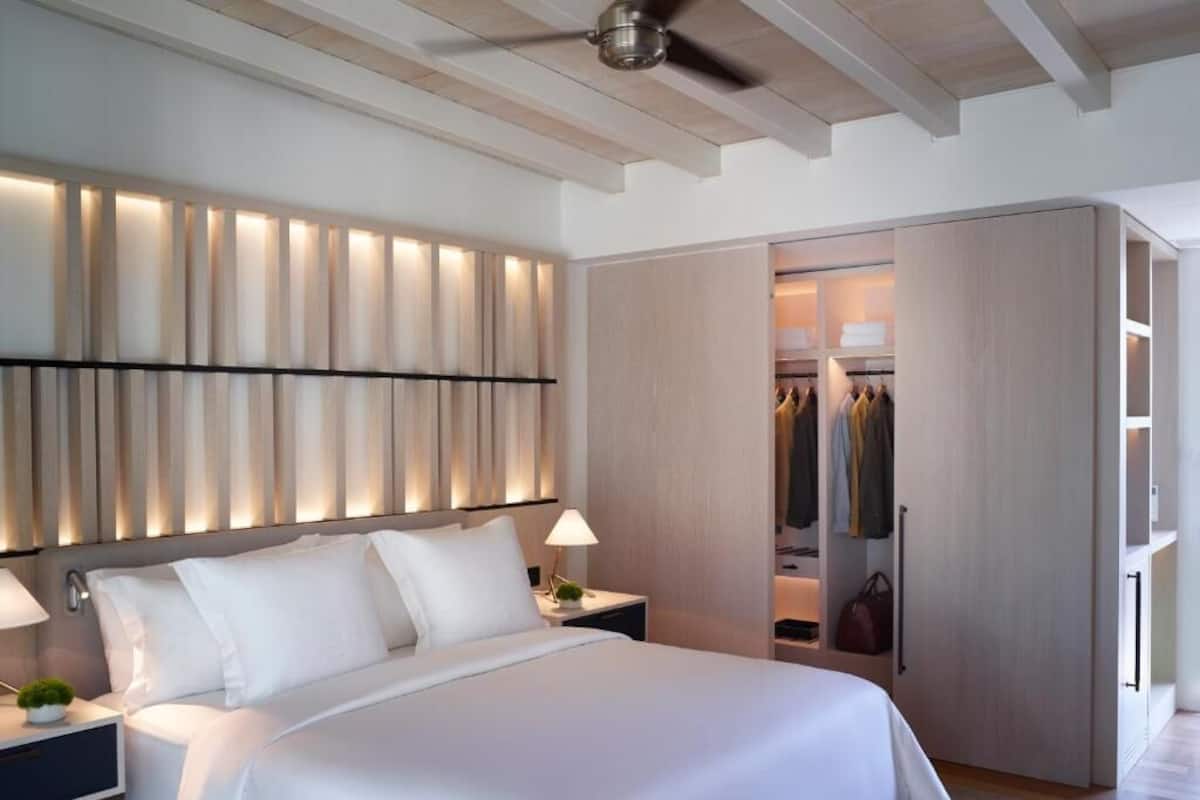 1 bedroom, premium bedding, minibar, in-room safe
