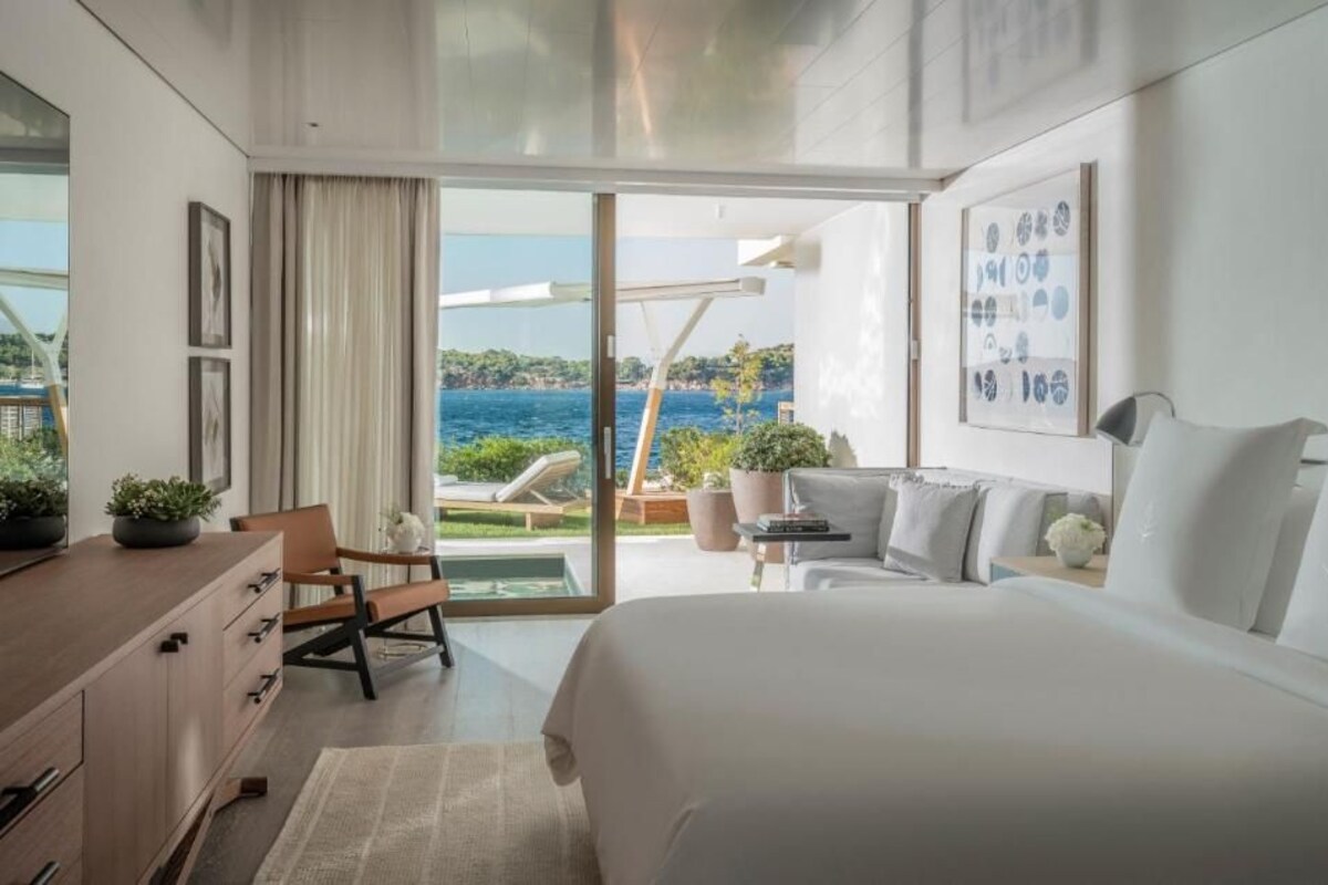 1 bedroom, premium bedding, minibar, in-room safe