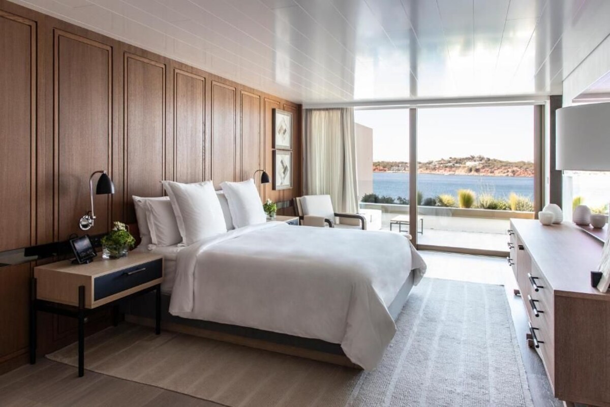 1 bedroom, premium bedding, minibar, in-room safe