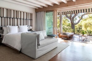 1 bedroom, premium bedding, minibar, in-room safe