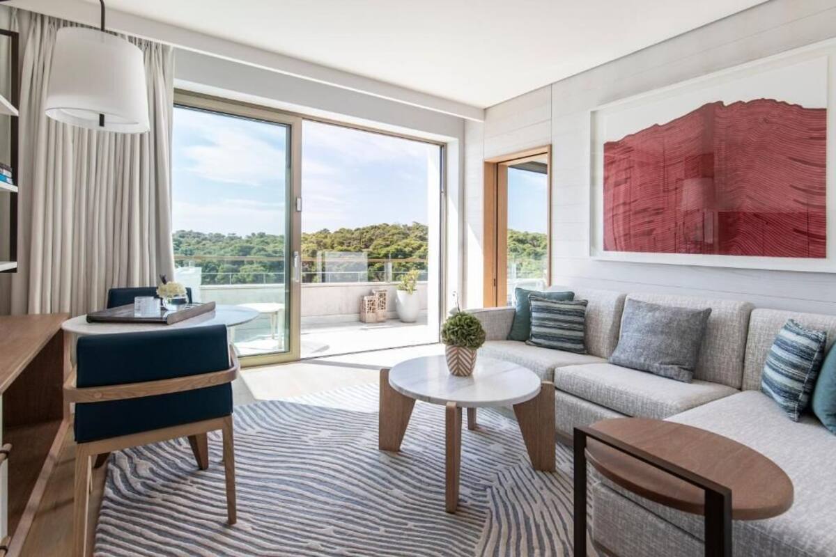 1 bedroom, premium bedding, minibar, in-room safe