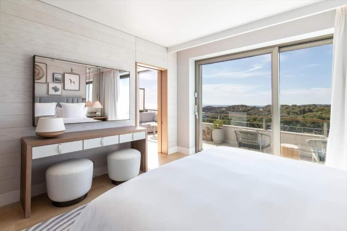 1 bedroom, premium bedding, minibar, in-room safe