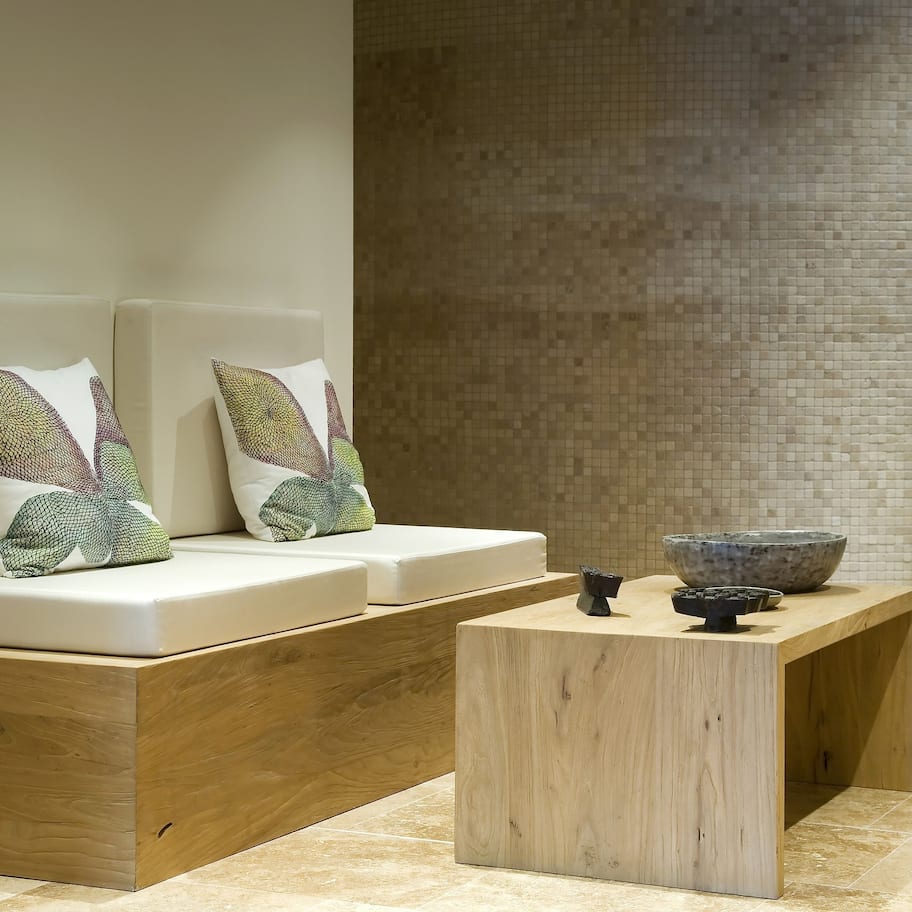 Couples treatment rooms, sauna, body treatments, aromatherapy