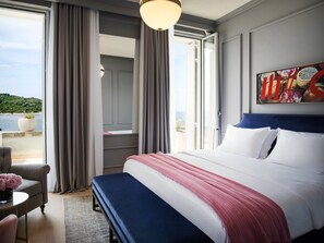 Minibar, coffres-forts dans les chambres, ameublement personnalisé