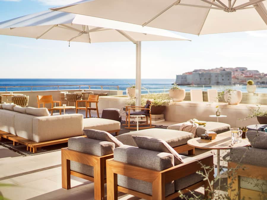 2 bares/lounges