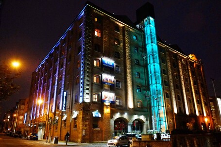 Exterior detail. The Place Aparthotel