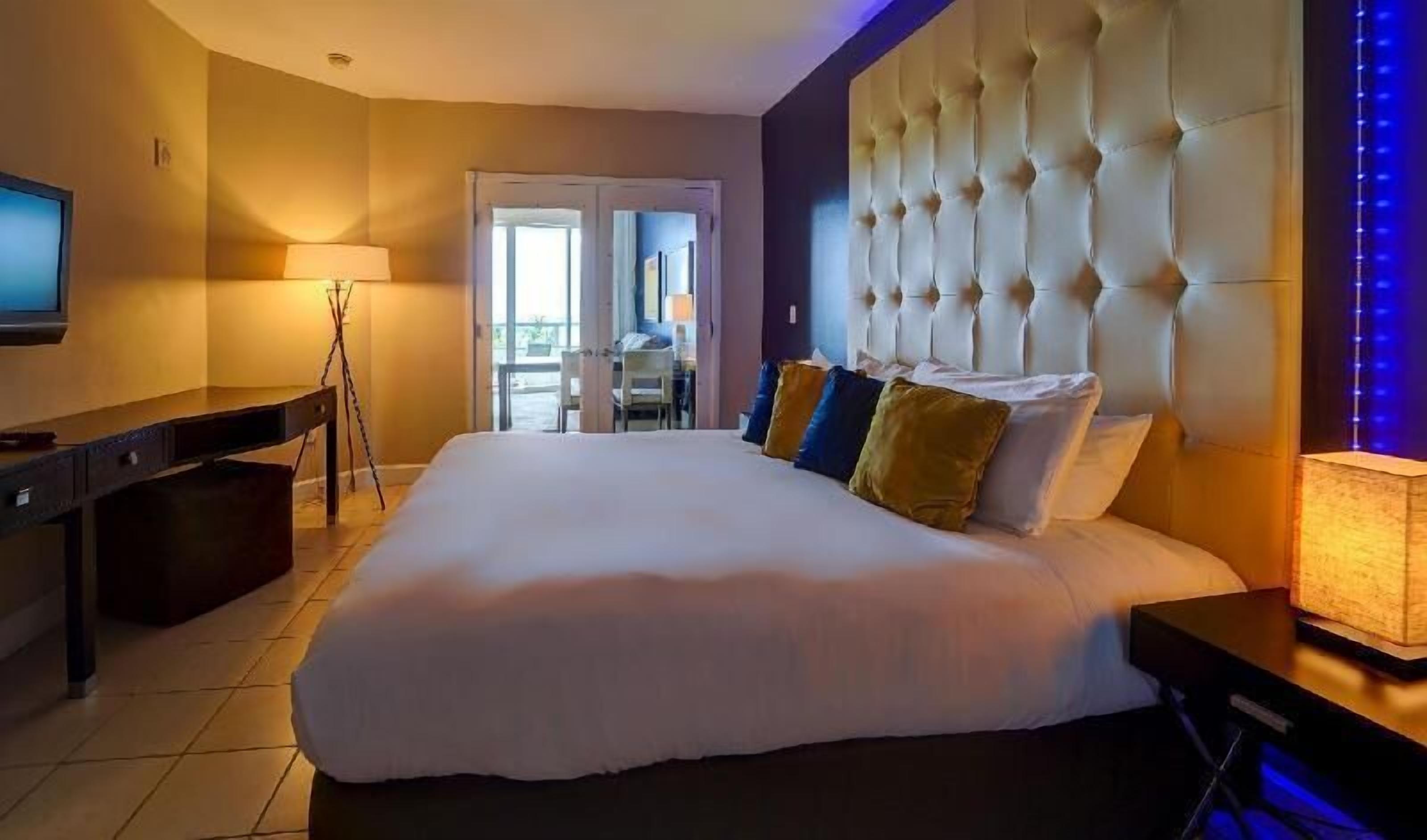 Premium bedding, in-room safe, individually decorated