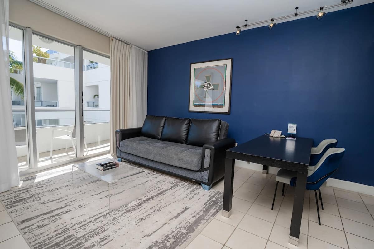 Suite, Garden View | Premium bedding, in-room safe, individually decorated